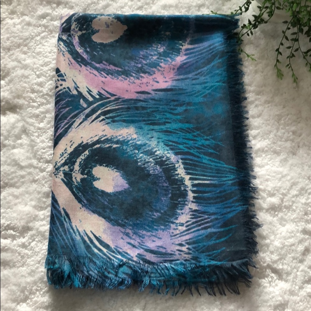 Scarf - Picture 2 of 10